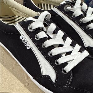 Taos  Footwear Women’s  Black and White Sneakers